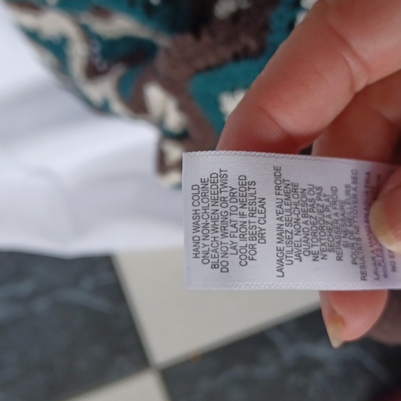 BCBGMaxAzria Kimono Crochet Zig-Zag Dress, Ptp=18, Length=42", Stretchy - Picture 8 of 9